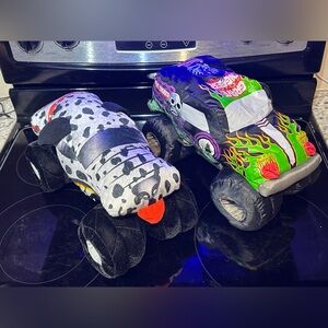 Monster Jam Plush Trucks - Grave Digger & Monster Mutt